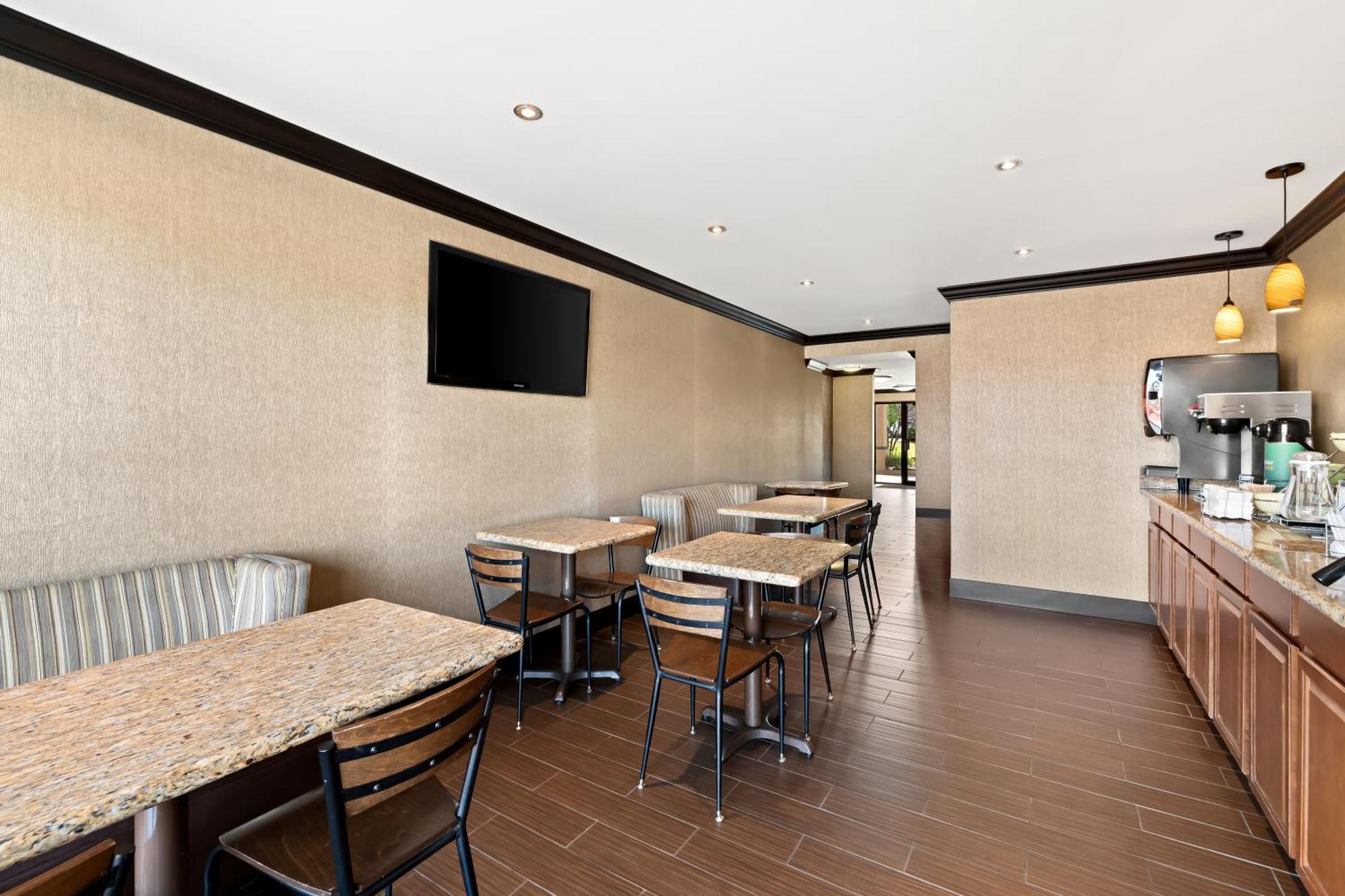 Quality Inn & Suites Dumas Екстериор снимка