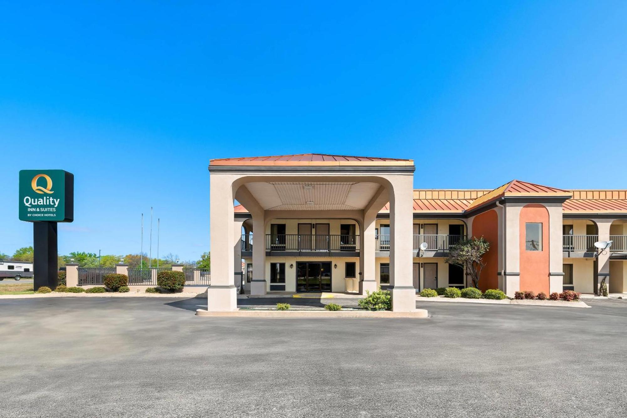 Quality Inn & Suites Dumas Екстериор снимка
